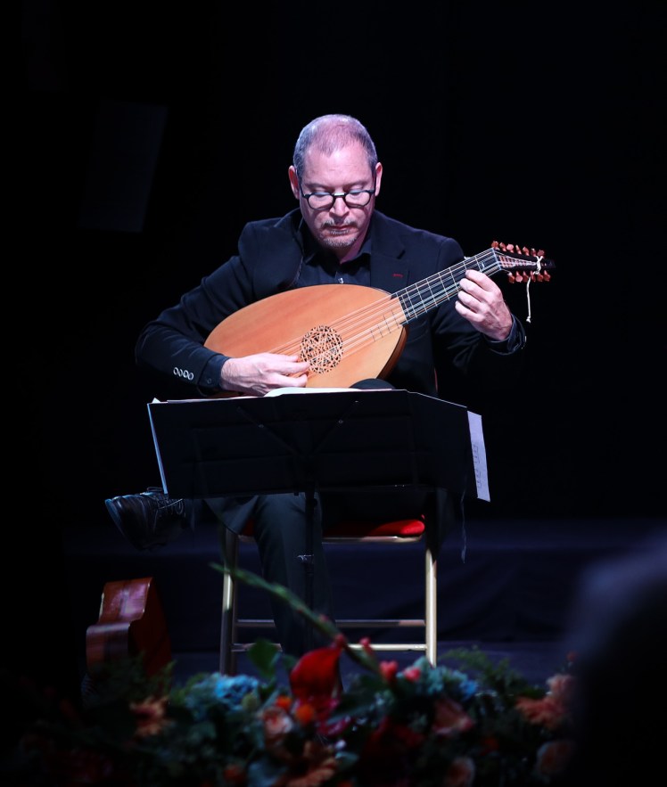 Samedi 14 juin à 19h, plage musicale au jardin avec Manuel de Grange,&nbsp;Luthiste